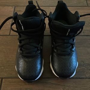 Under Armour baseball or football cleats. Size 13 Please